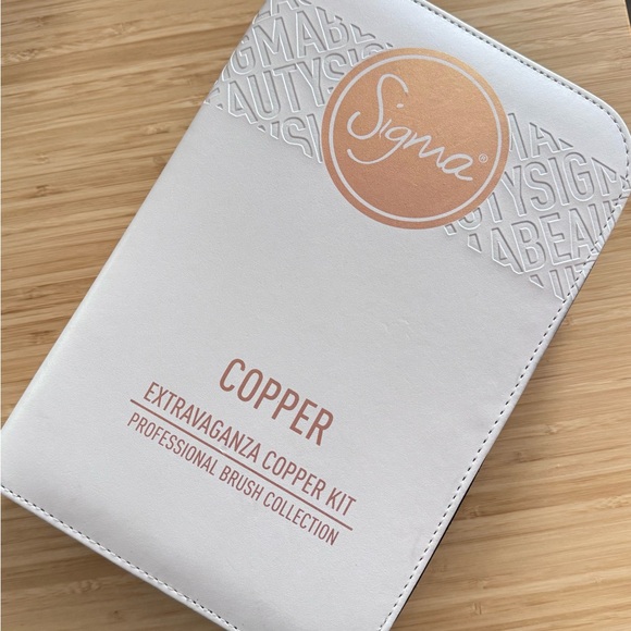 Sigma Beauty Copper Makeup Brush Set with Case - Picture 9 of 9